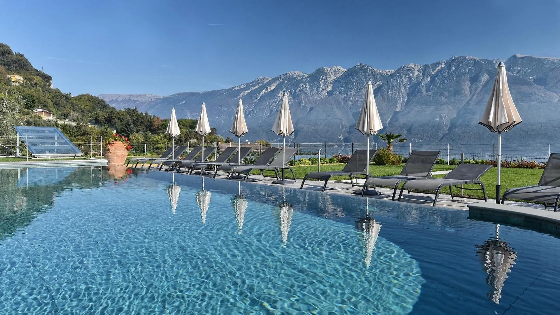 Apartment La Dolce Vita Relais - Hotel Gallo Tignale Italy